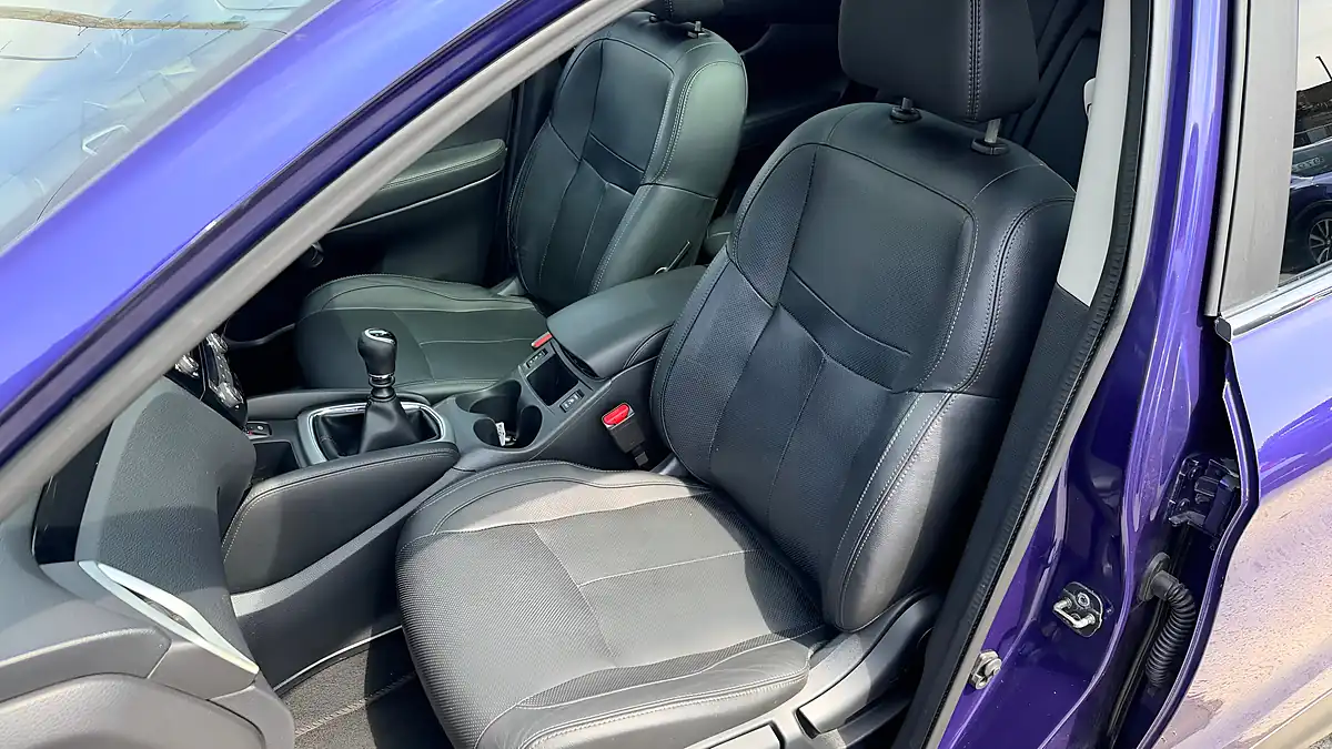 Used 2016 Nissan Qashqai Tekna Blue - Interior and Exterior details 18