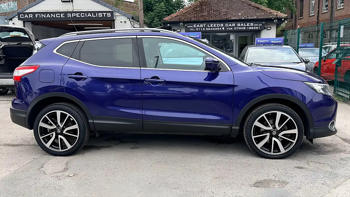 Used 2016 Nissan Qashqai Tekna Blue - Interior and Exterior details 2