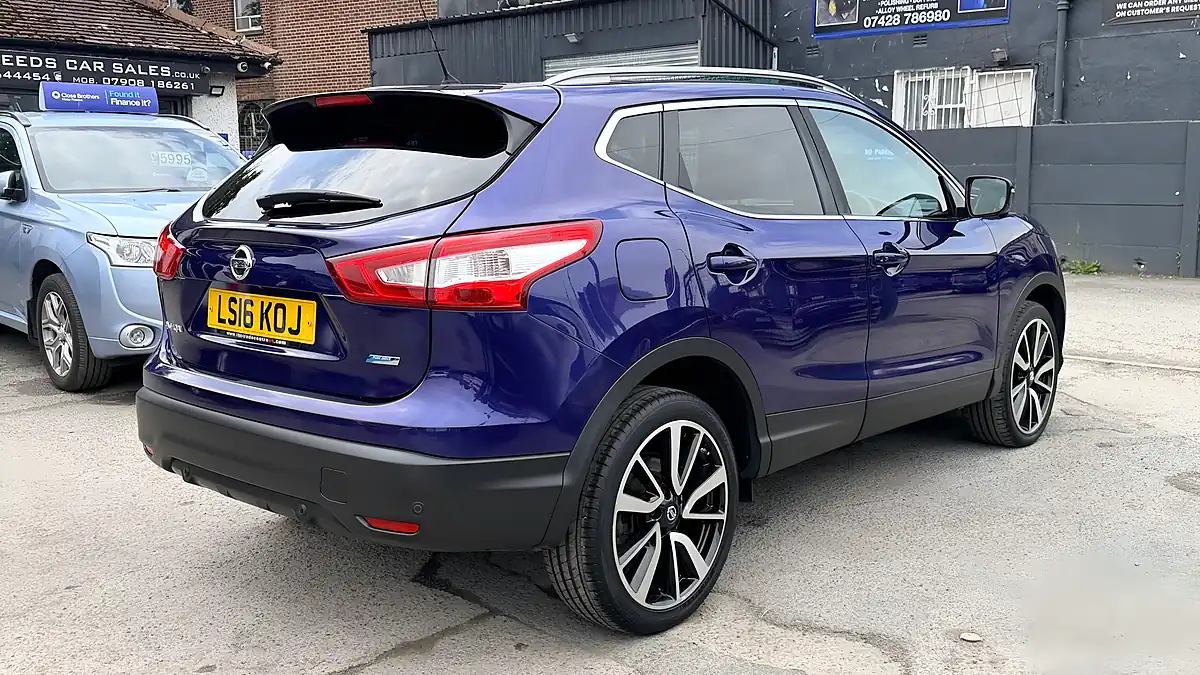 Used 2016 Nissan Qashqai Tekna Blue - Interior and Exterior details 3