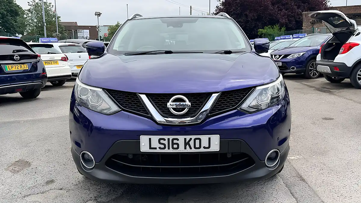 Used 2016 Nissan Qashqai Tekna Blue - Interior and Exterior details 8