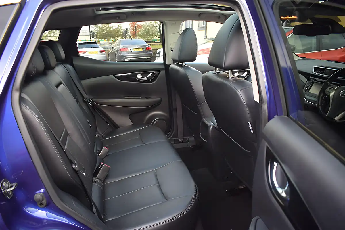 Used 2016 Nissan Qashqai Tekna Blue - Interior and Exterior details 10