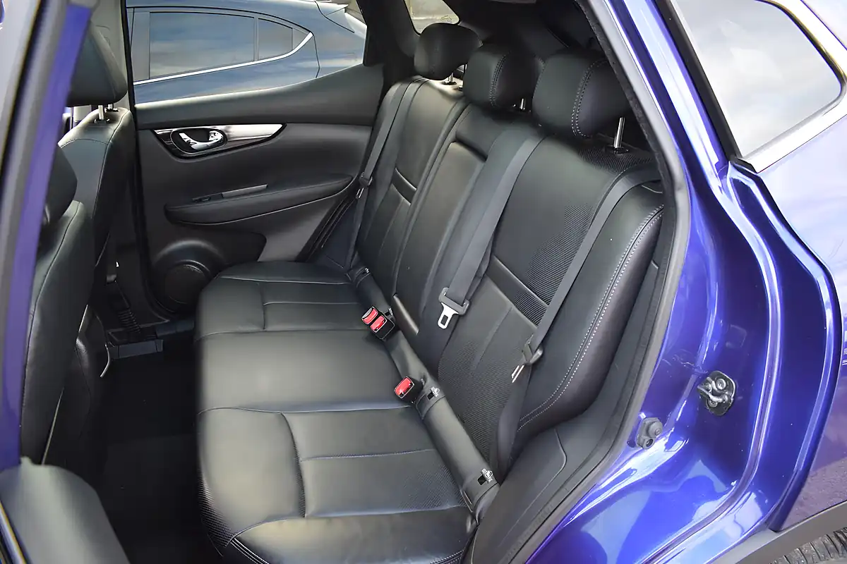 Used 2016 Nissan Qashqai Tekna Blue - Interior and Exterior details 12
