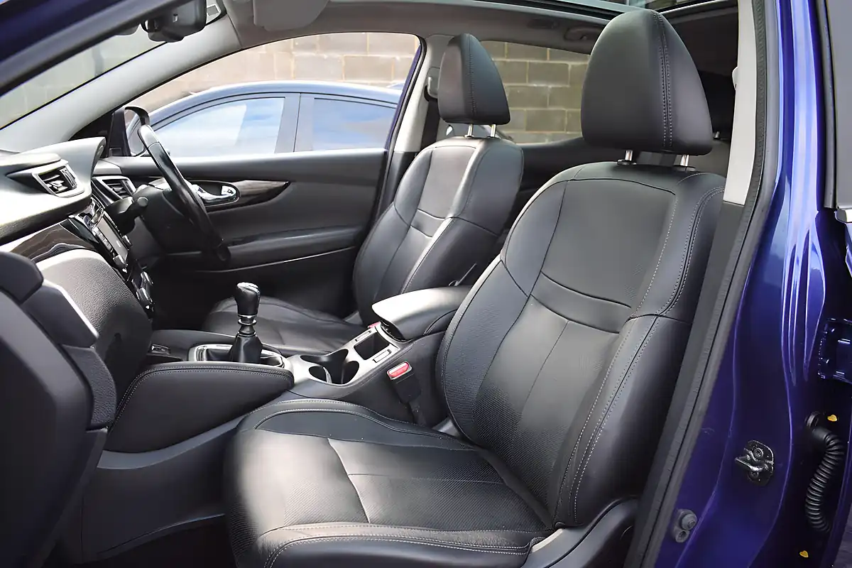 Used 2016 Nissan Qashqai Tekna Blue - Interior and Exterior details 13
