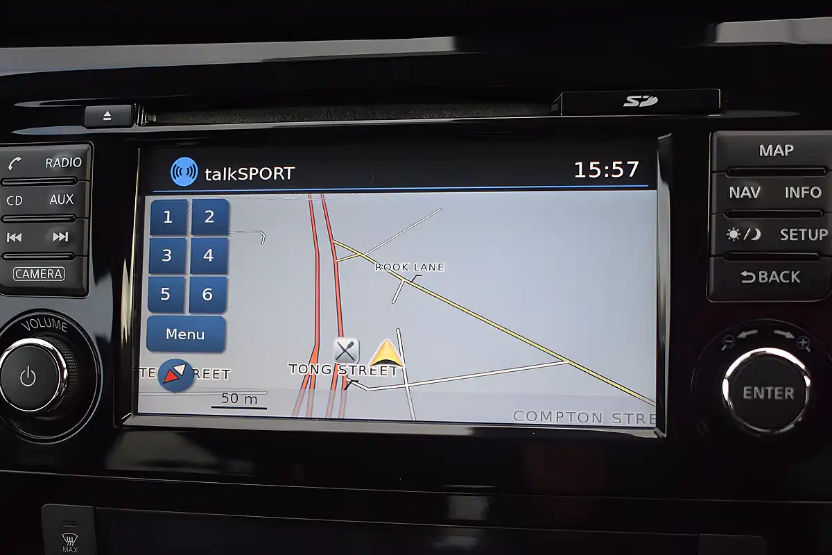 Used 2016 Nissan Qashqai Tekna Blue - Interior and Exterior details 15
