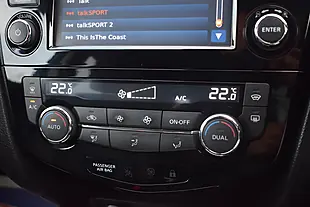 Used 2016 Nissan Qashqai Tekna Blue - Interior and Exterior details 16