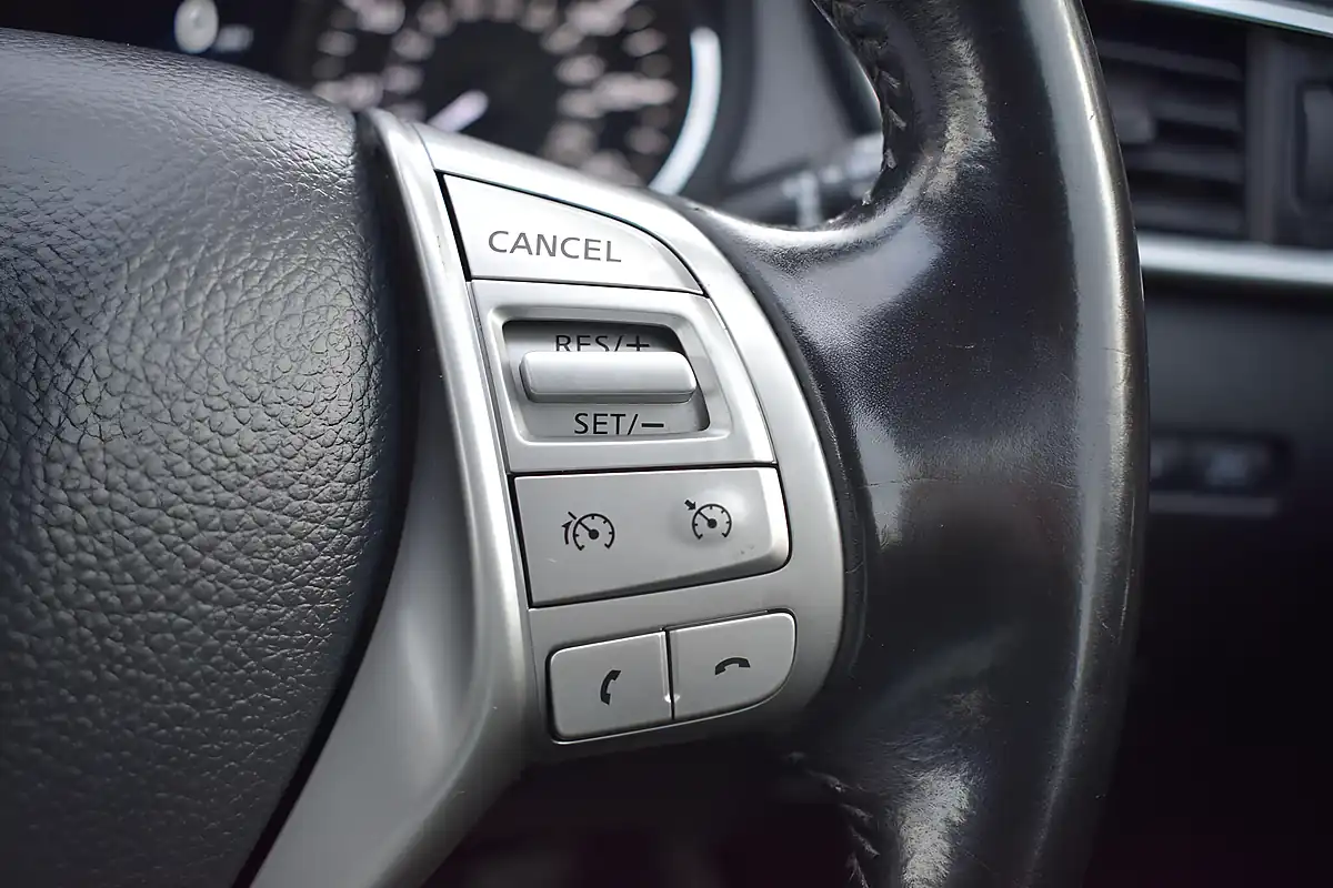 Used 2016 Nissan Qashqai Tekna Blue - Interior and Exterior details 19