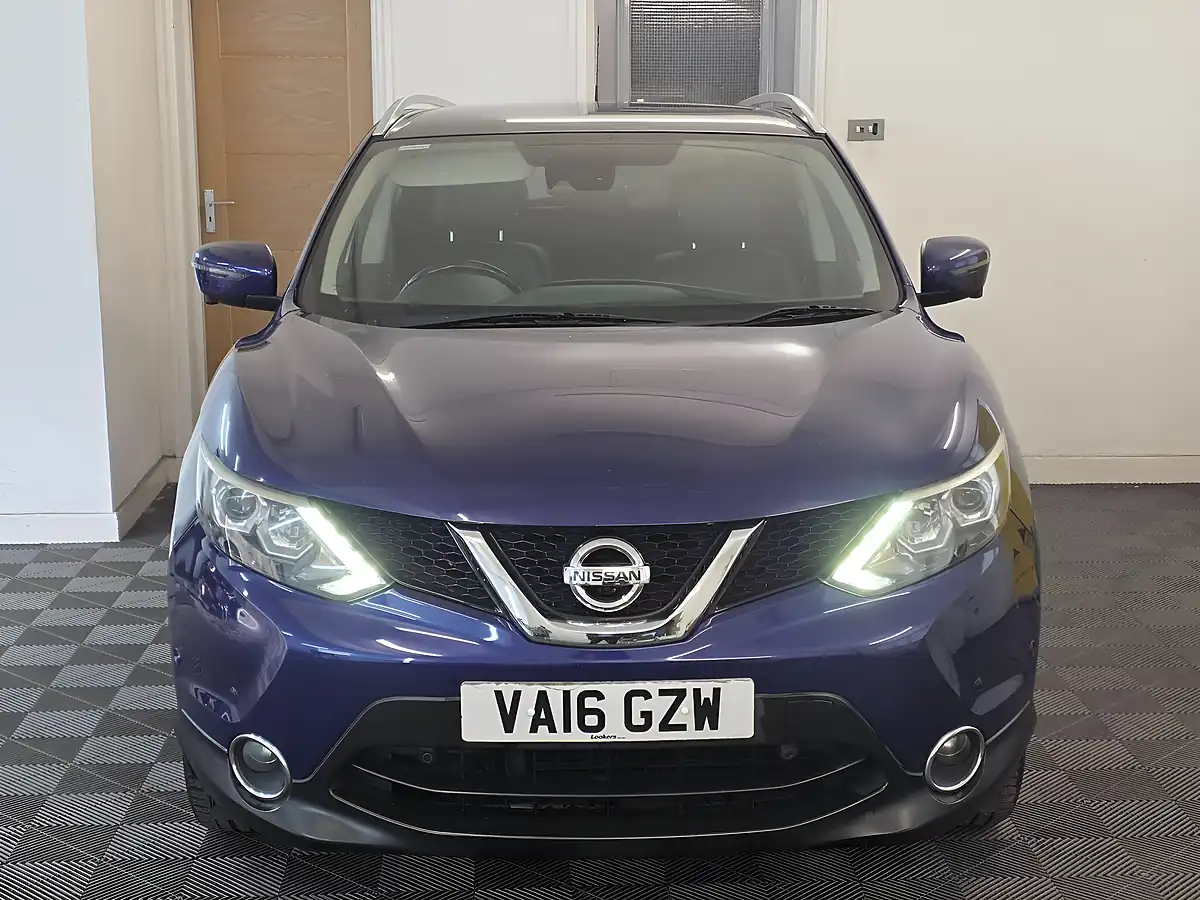 Used 2016 Nissan Qashqai Tekna Blue - Interior and Exterior details 2