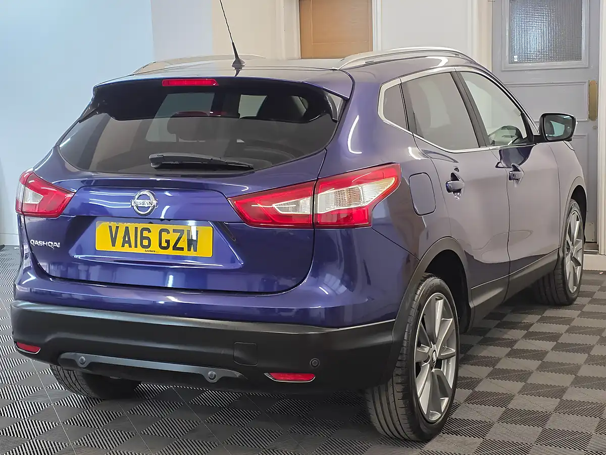 Used 2016 Nissan Qashqai Tekna Blue - Interior and Exterior details 4