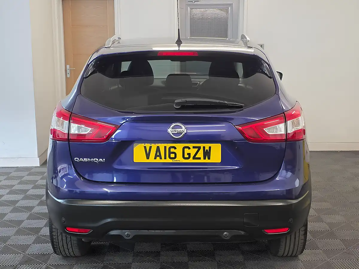 Used 2016 Nissan Qashqai Tekna Blue - Interior and Exterior details 5