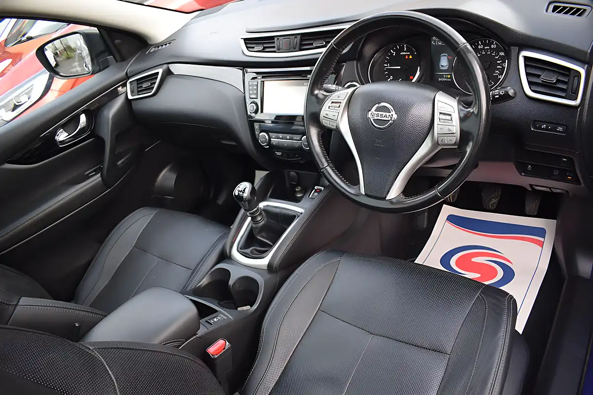 Used 2016 Nissan Qashqai Tekna Blue - Interior and Exterior details 7