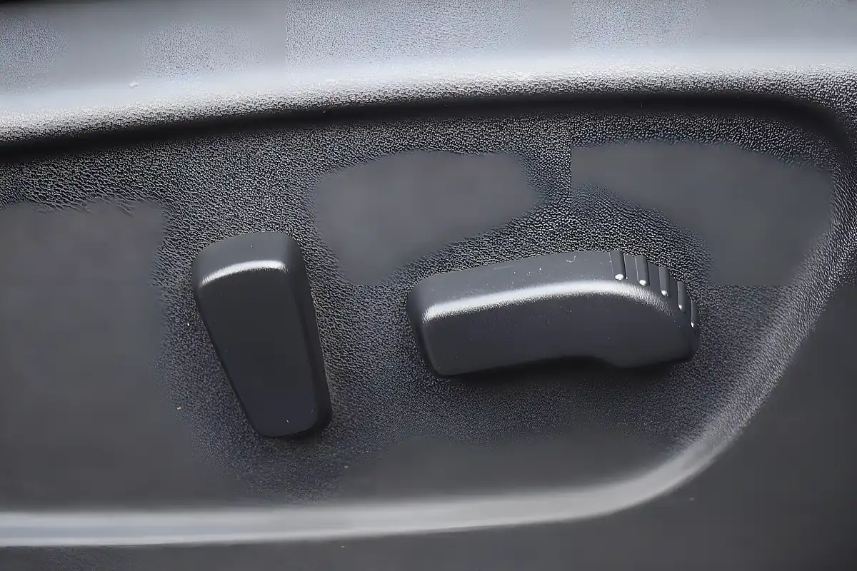 Used 2016 Nissan Qashqai Tekna Blue - Interior and Exterior details 9