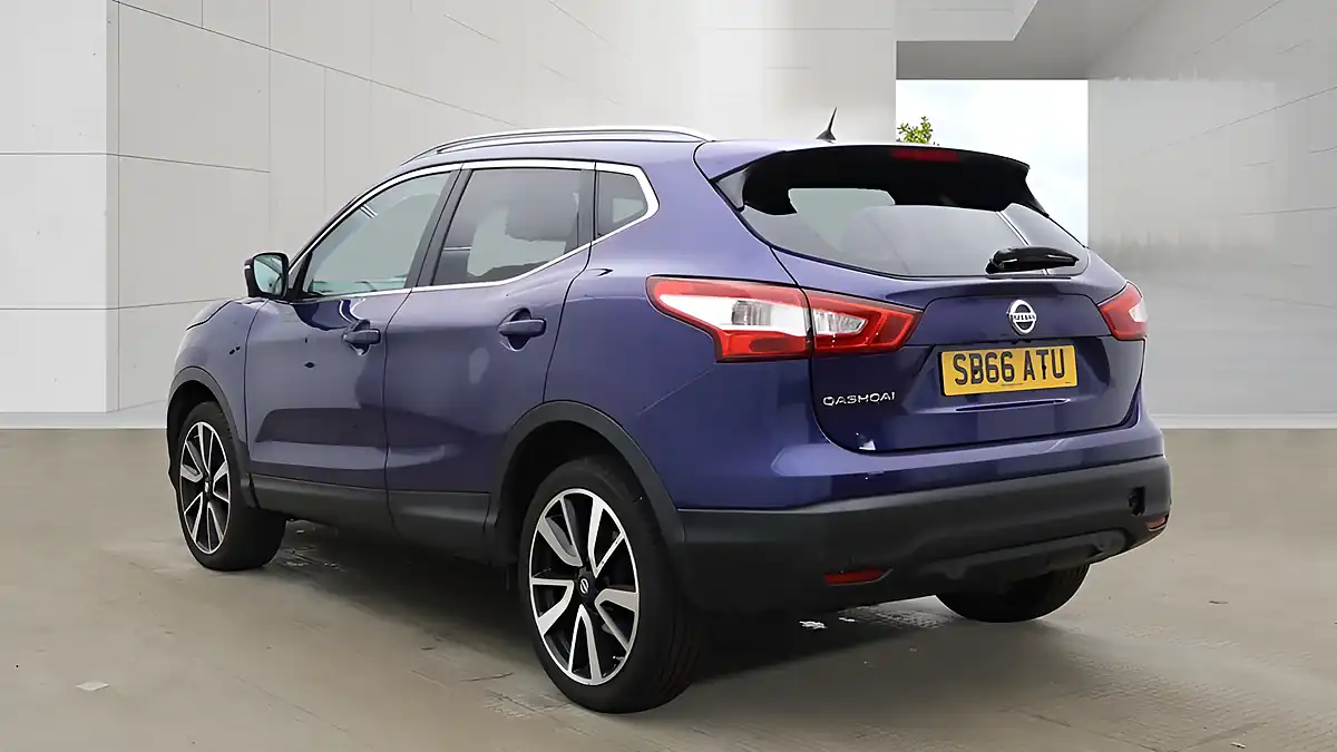 Used 2016 Nissan Qashqai Tekna Blue - Interior and Exterior details 3