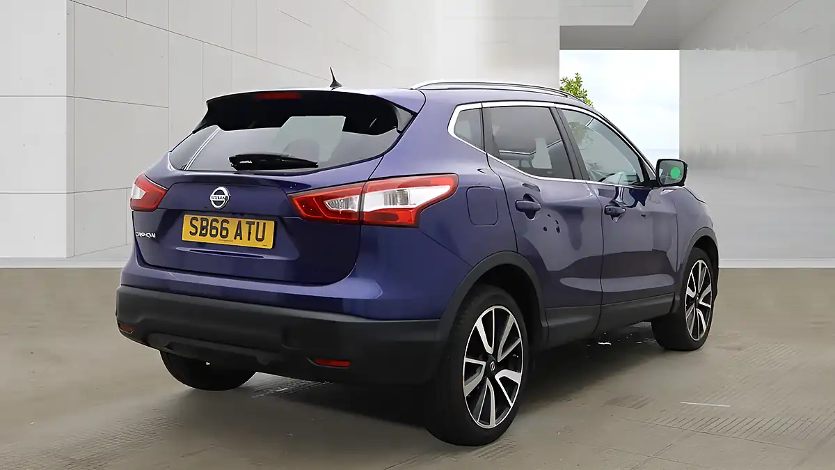 Used 2016 Nissan Qashqai Tekna Blue - Interior and Exterior details 4