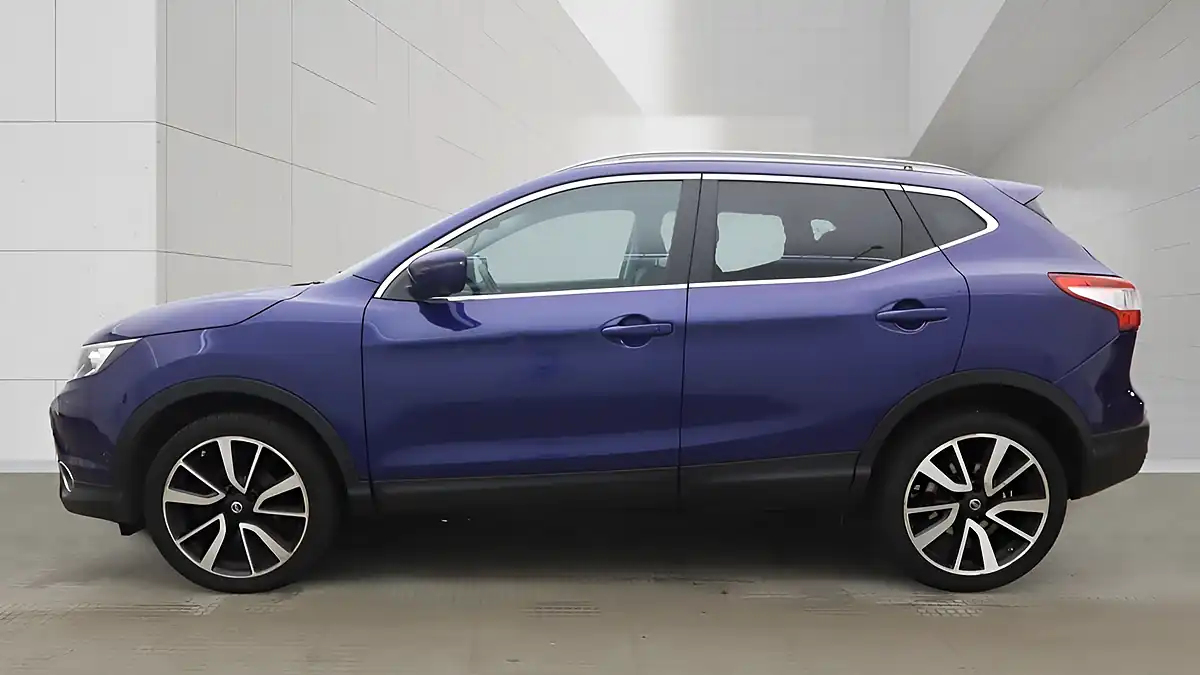Used 2016 Nissan Qashqai Tekna Blue - Interior and Exterior details 6