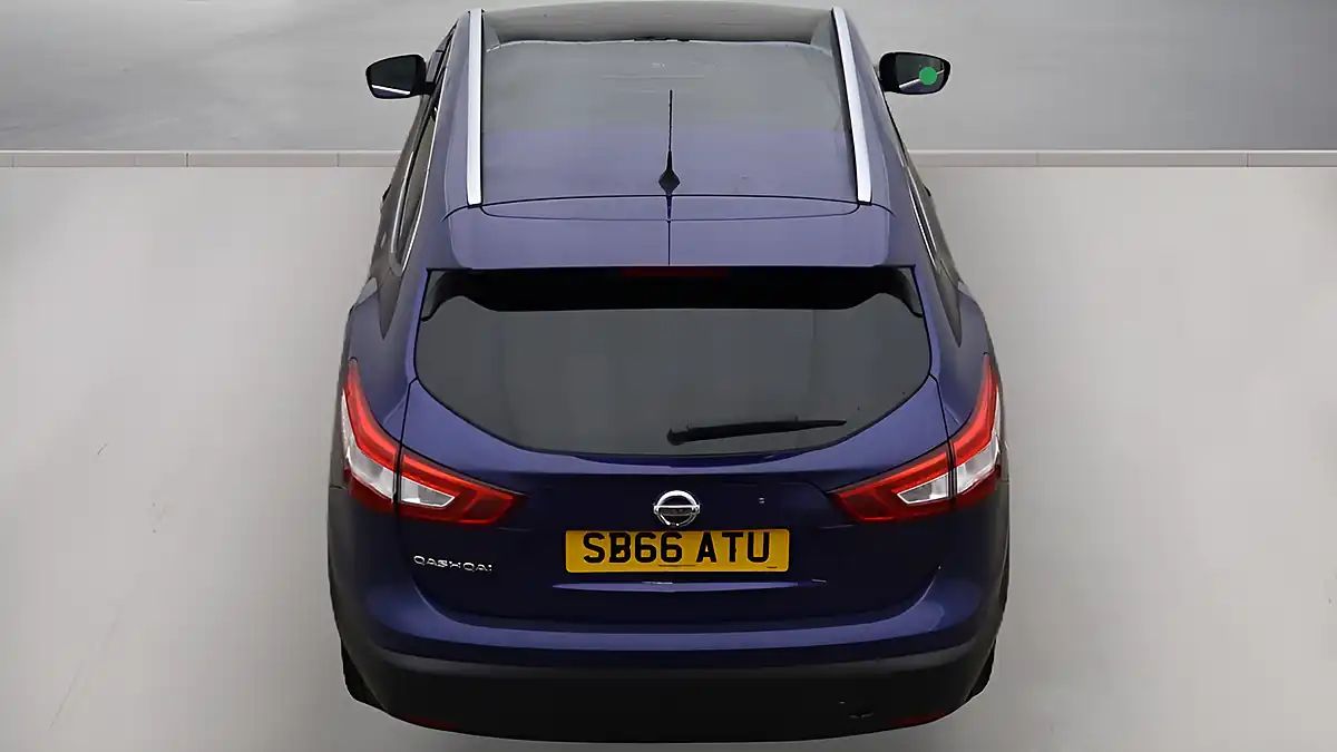 Used 2016 Nissan Qashqai Tekna Blue - Interior and Exterior details 8