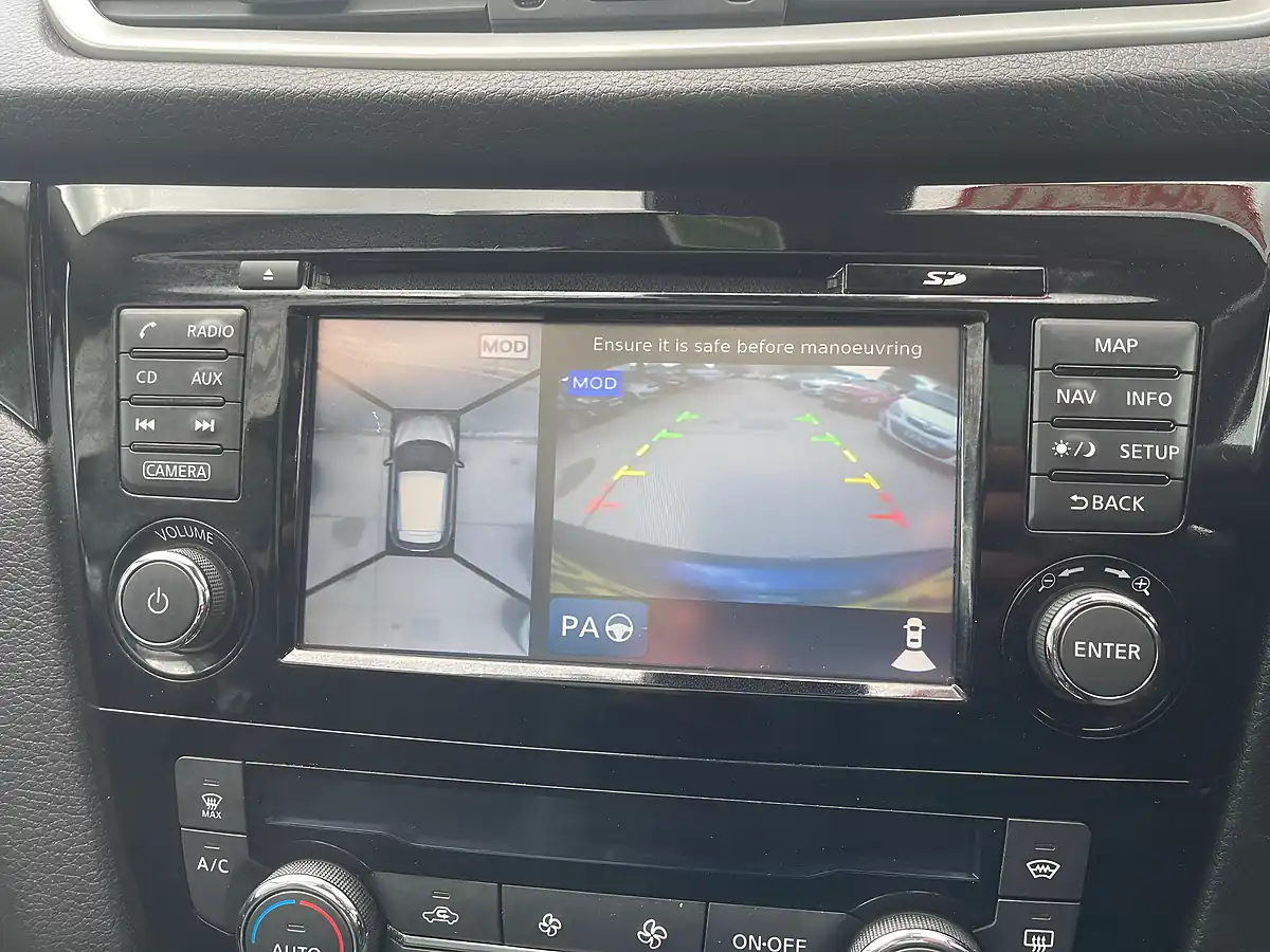 Used 2016 Nissan Qashqai Tekna Blue - Interior and Exterior details 14