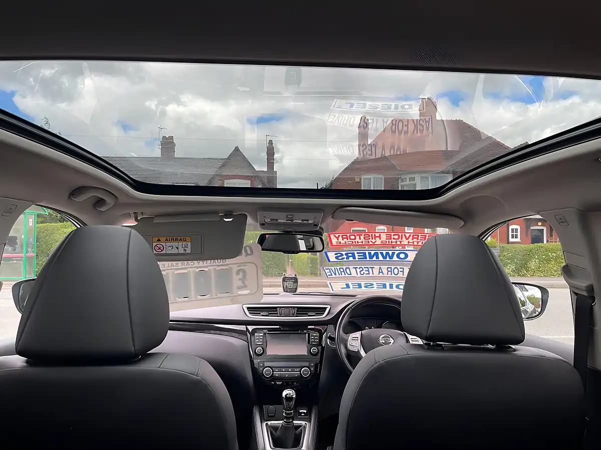 Used 2016 Nissan Qashqai Tekna Blue - Interior and Exterior details 15