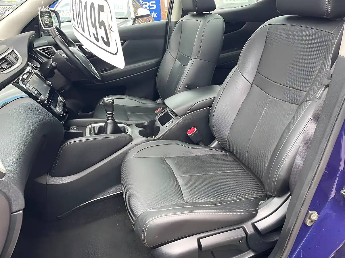 Used 2016 Nissan Qashqai Tekna Blue - Interior and Exterior details 17