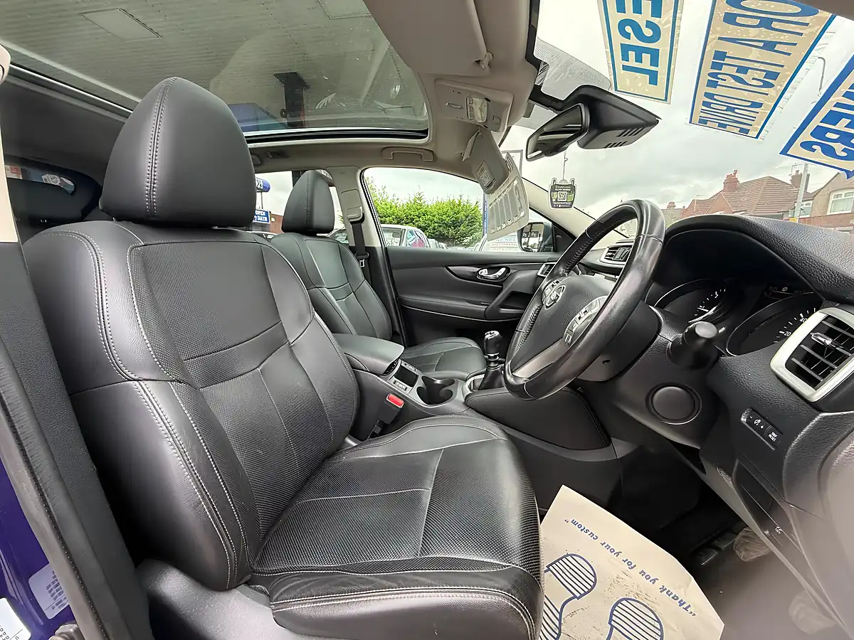 Used 2016 Nissan Qashqai Tekna Blue - Interior and Exterior details 20