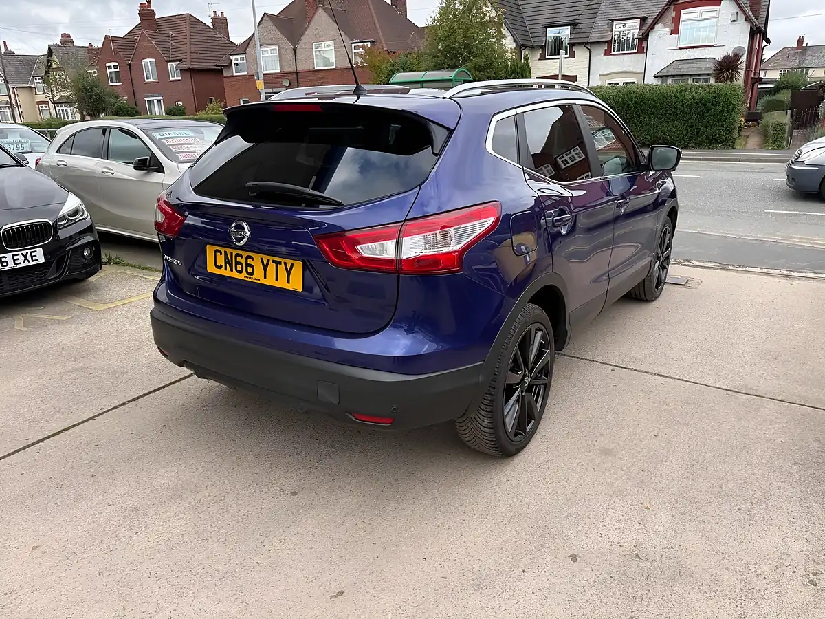Used 2016 Nissan Qashqai Tekna Blue - Interior and Exterior details 3