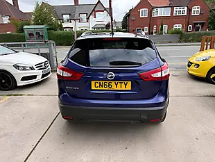 Used 2016 Nissan Qashqai Tekna Blue - Interior and Exterior details 4