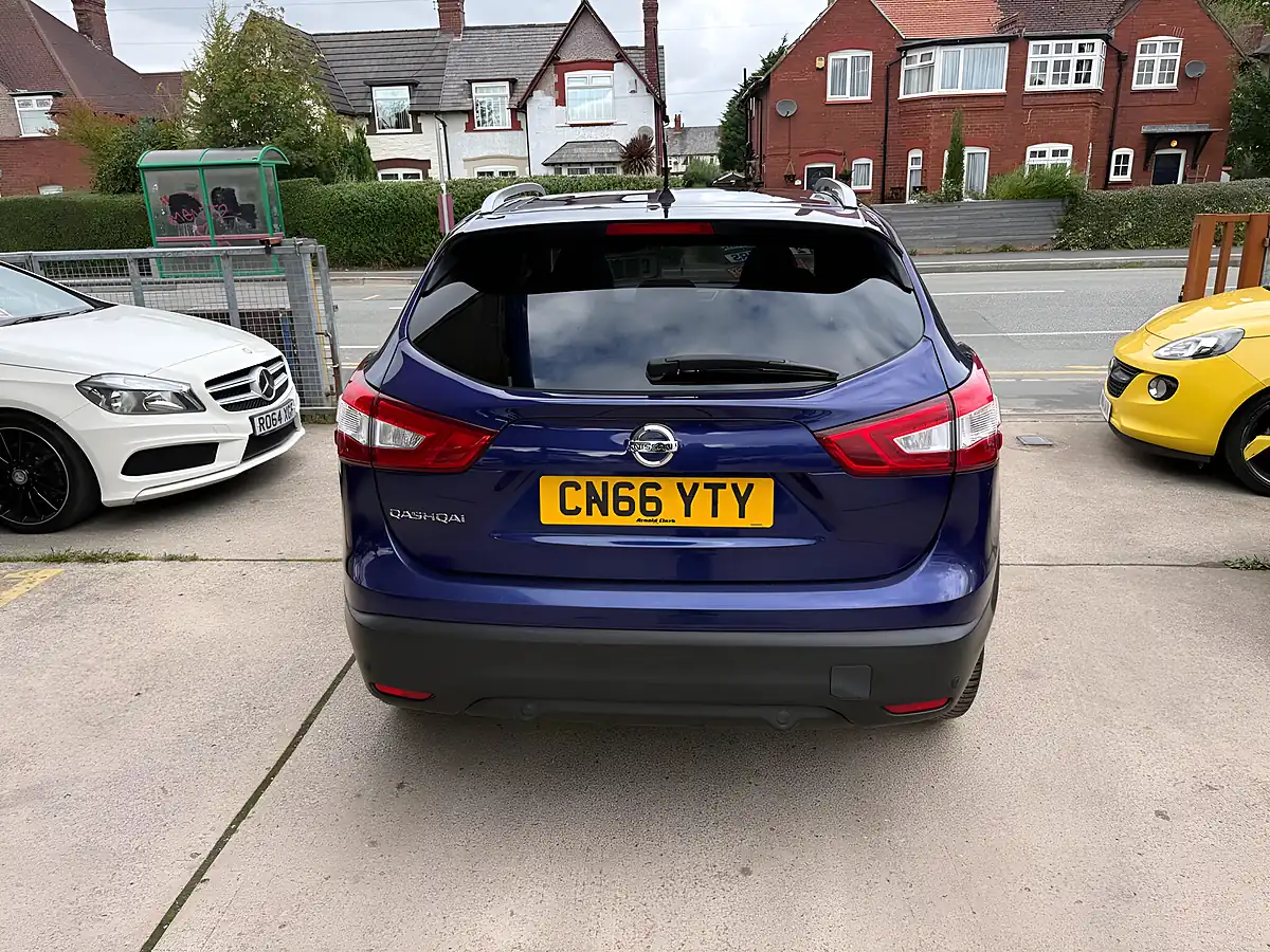 Used 2016 Nissan Qashqai Tekna Blue - Interior and Exterior details 4