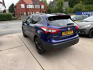 Used 2016 Nissan Qashqai Tekna Blue - Interior and Exterior details 5