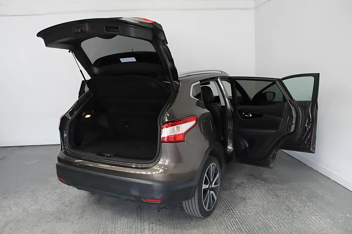 Used 2016 Nissan Qashqai Tekna Bronze - Interior and Exterior details 11