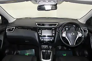 Used 2016 Nissan Qashqai Tekna Bronze - Interior and Exterior details 13