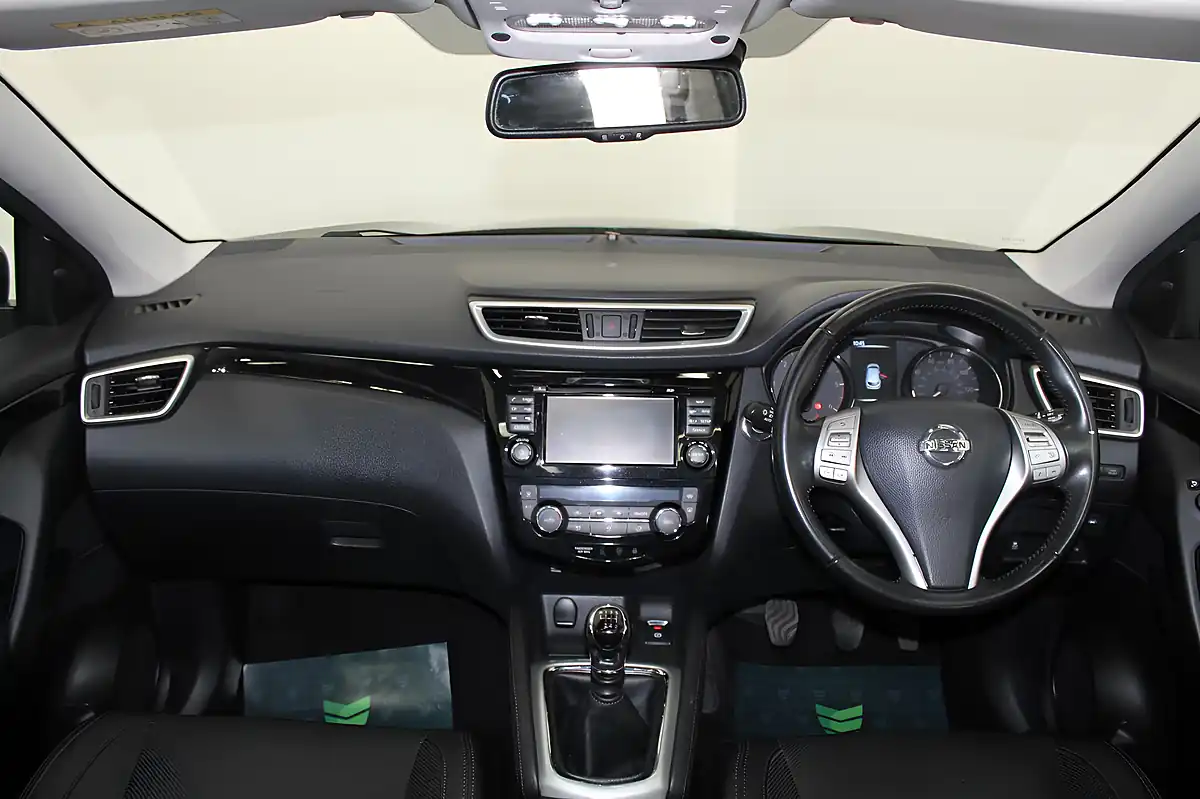 Used 2016 Nissan Qashqai Tekna Bronze - Interior and Exterior details 13