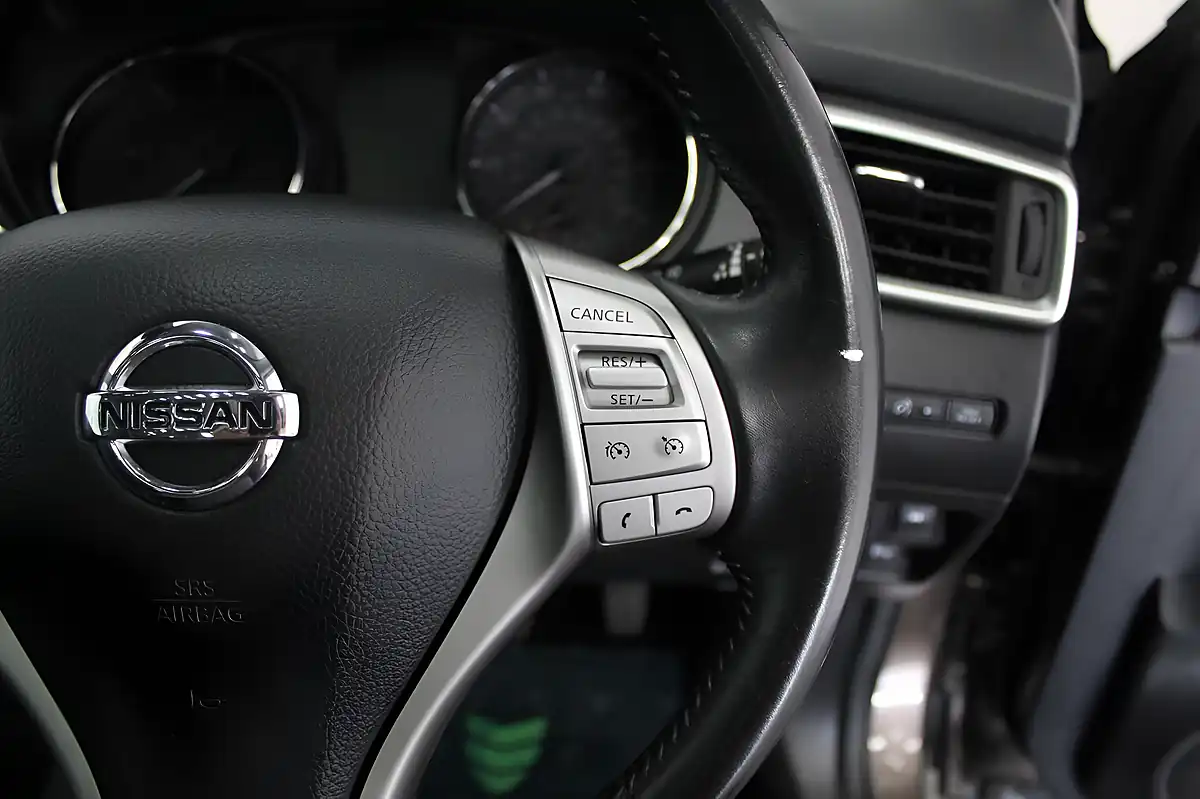 Used 2016 Nissan Qashqai Tekna Bronze - Interior and Exterior details 17