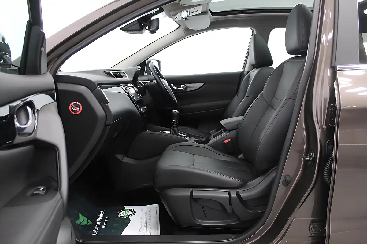 Used 2016 Nissan Qashqai Tekna Bronze - Interior and Exterior details 18
