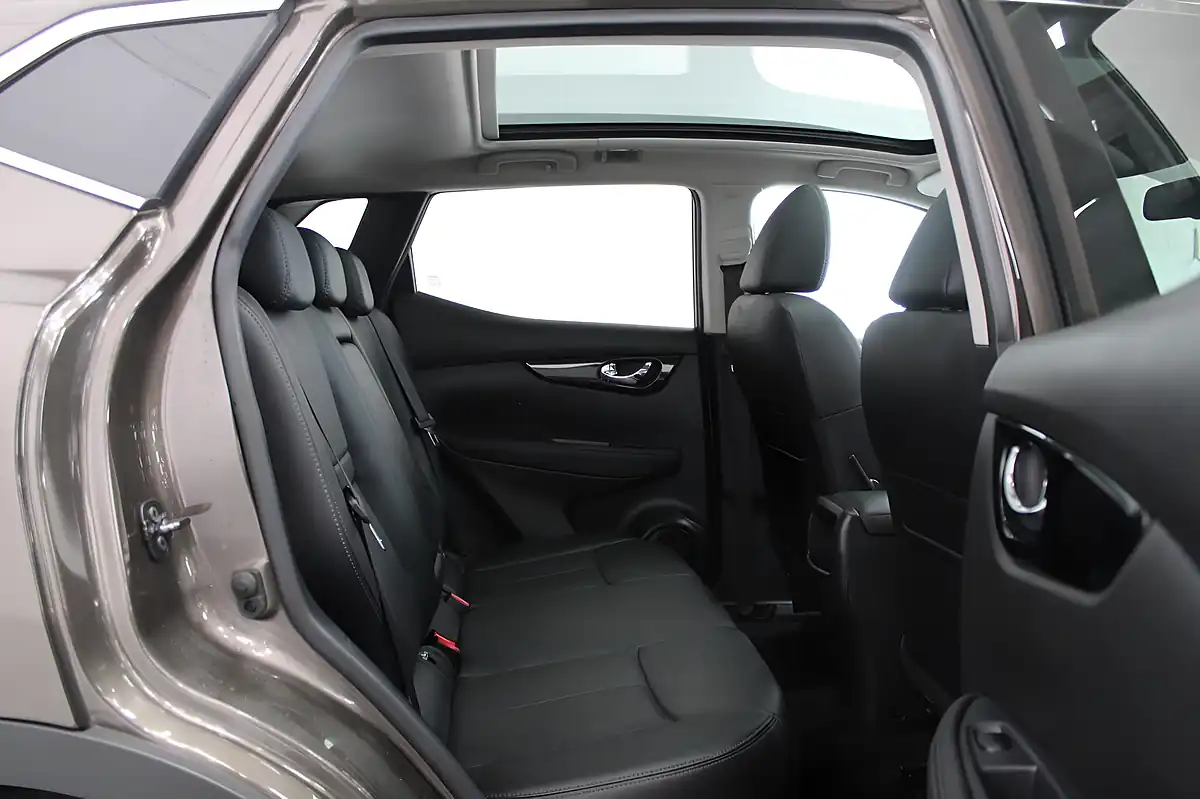 Used 2016 Nissan Qashqai Tekna Bronze - Interior and Exterior details 19