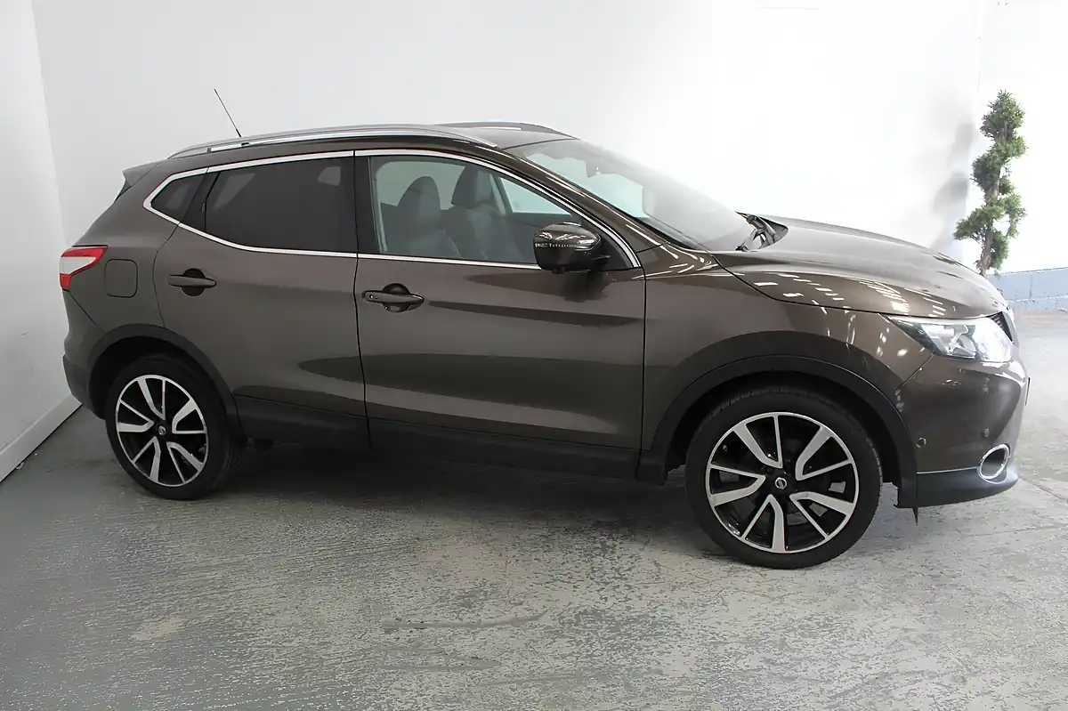 Used 2016 Nissan Qashqai Tekna Bronze - Interior and Exterior details 3