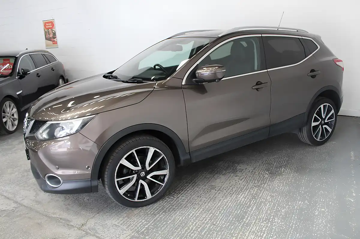 Used 2016 Nissan Qashqai Tekna Bronze - Interior and Exterior details 4