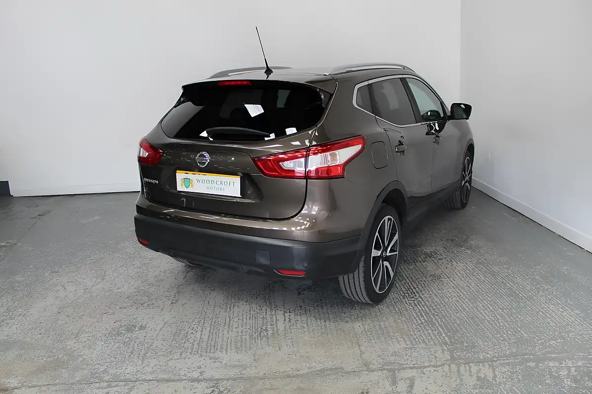 Used 2016 Nissan Qashqai Tekna Bronze - Interior and Exterior details 6