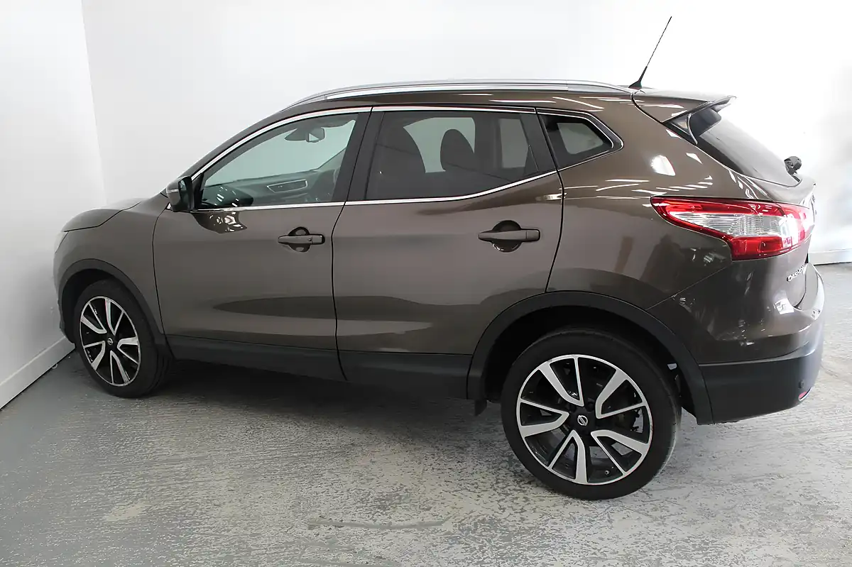 Used 2016 Nissan Qashqai Tekna Bronze - Interior and Exterior details 7