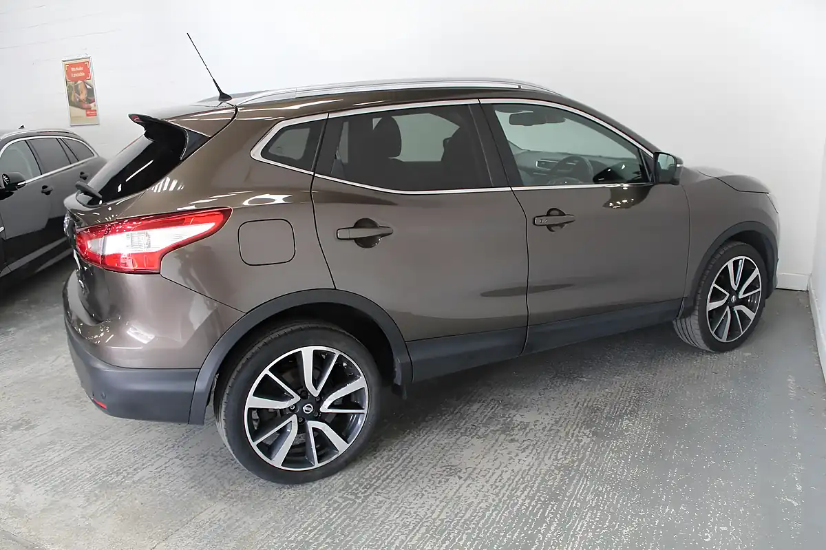 Used 2016 Nissan Qashqai Tekna Bronze - Interior and Exterior details 8