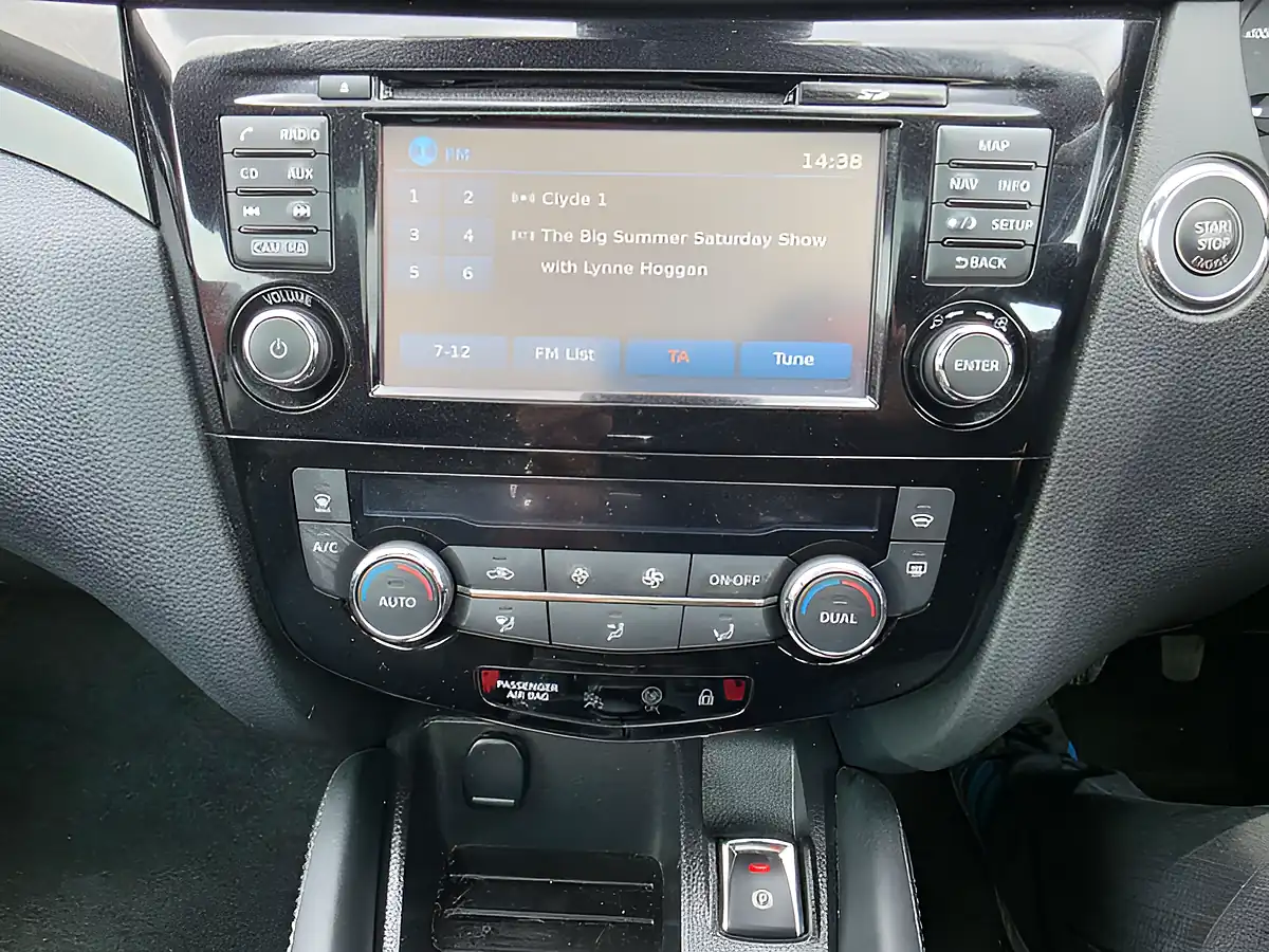 Used 2016 Nissan Qashqai Tekna Bronze - Interior and Exterior details 11