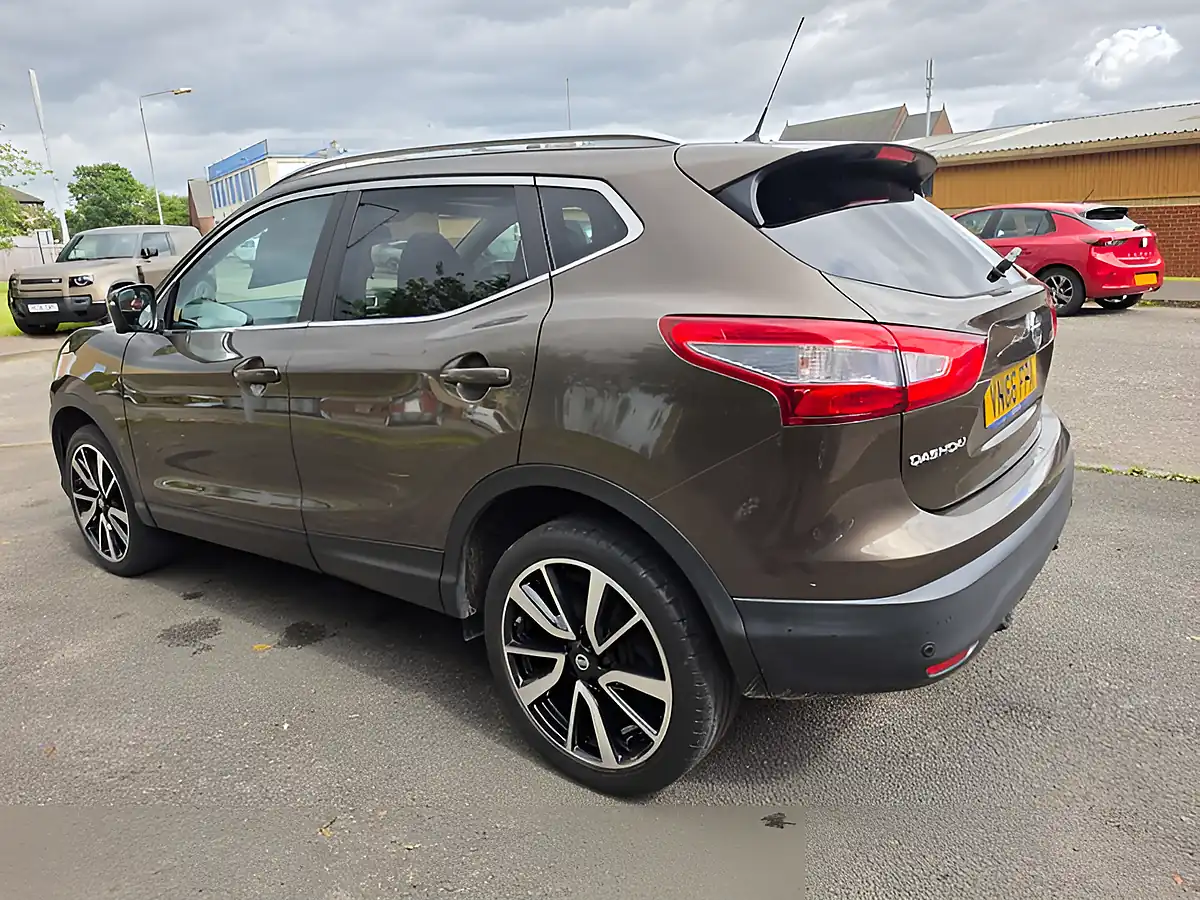 Used 2016 Nissan Qashqai Tekna Bronze - Interior and Exterior details 14