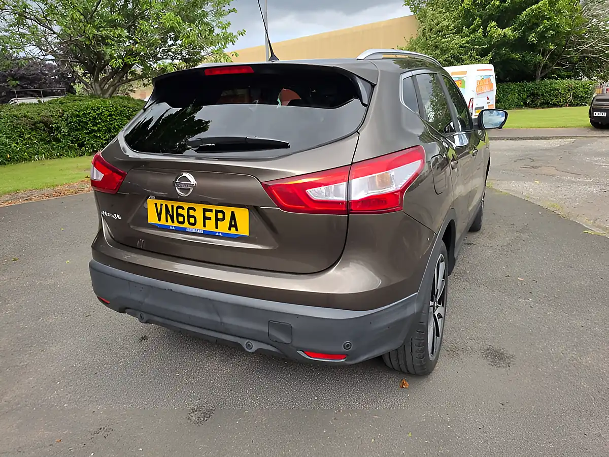 Used 2016 Nissan Qashqai Tekna Bronze - Interior and Exterior details 15