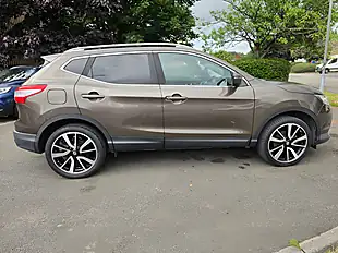 Used 2016 Nissan Qashqai Tekna Bronze - Interior and Exterior details 16