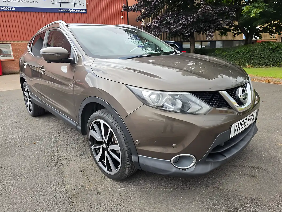 Used 2016 Nissan Qashqai Tekna Bronze - Interior and Exterior details 17