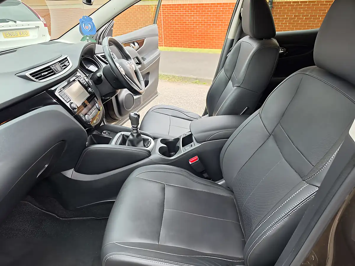 Used 2016 Nissan Qashqai Tekna Bronze - Interior and Exterior details 18