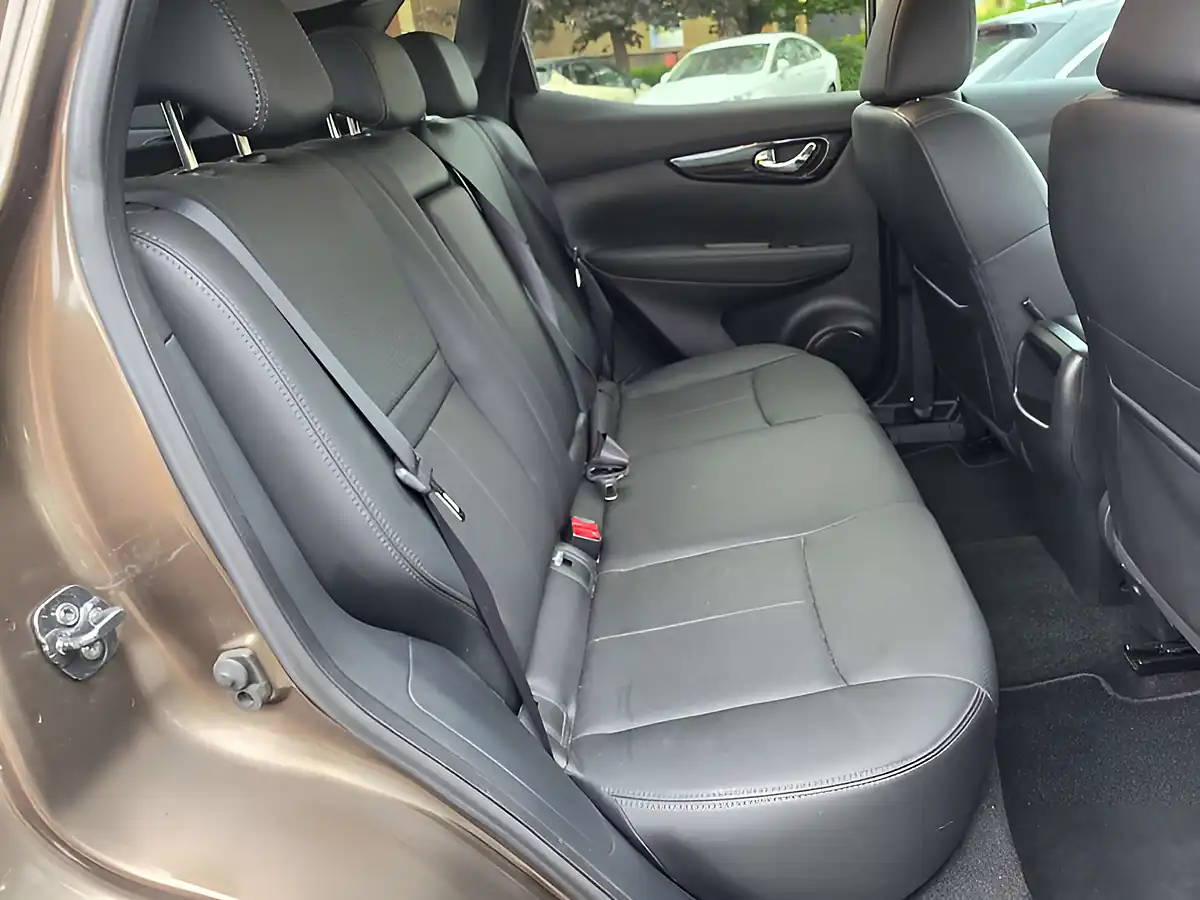 Used 2016 Nissan Qashqai Tekna Bronze - Interior and Exterior details 19