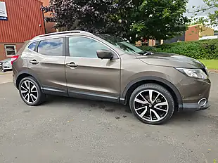 Used 2016 Nissan Qashqai Tekna Bronze - Interior and Exterior details 4