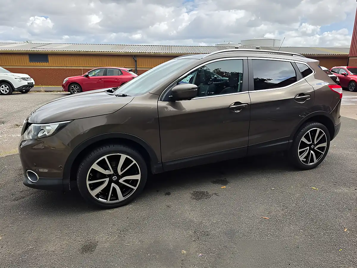 Used 2016 Nissan Qashqai Tekna Bronze - Interior and Exterior details 5