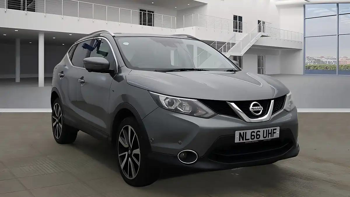 Used 2016 Nissan Qashqai Tekna Grey - Front View