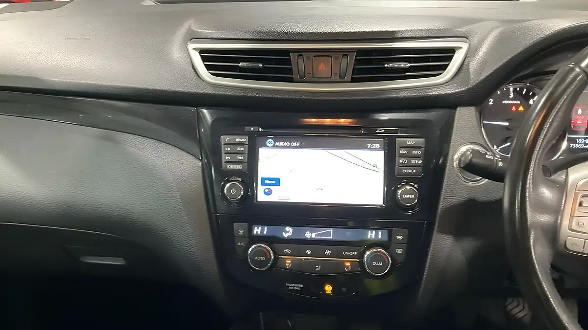 Used 2016 Nissan Qashqai Tekna Grey - Interior and Exterior details 10