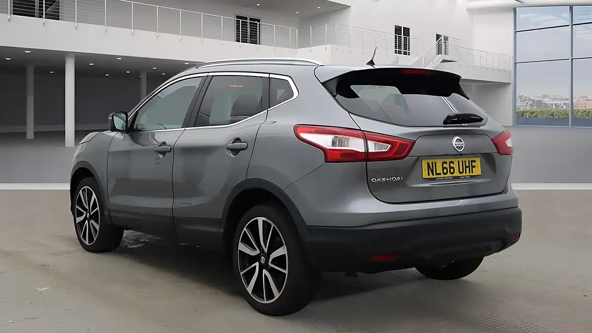 Used 2016 Nissan Qashqai Tekna Grey - Interior and Exterior details 3